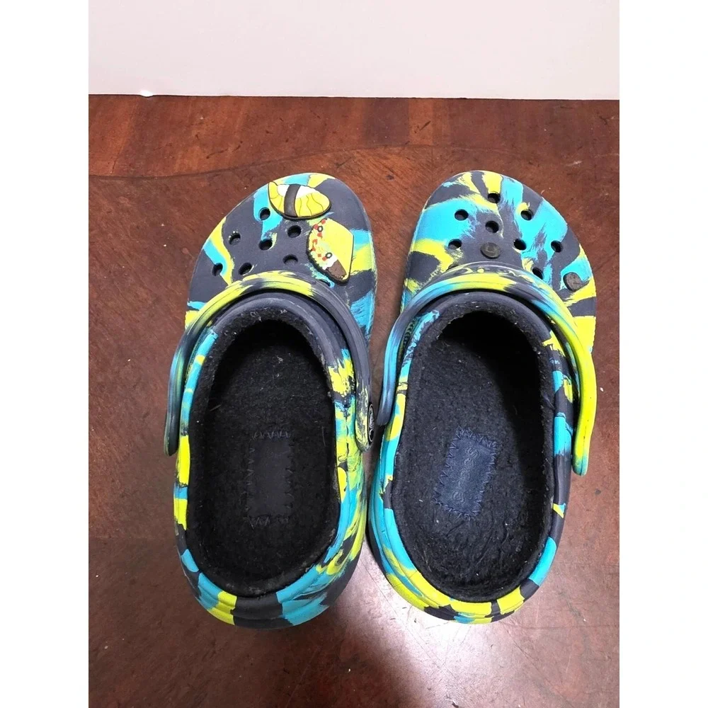 Crocs Kids C9 Tie-Dye Clogs Bee Charm‎ & Fuzzy Lined Interior Casual Relax